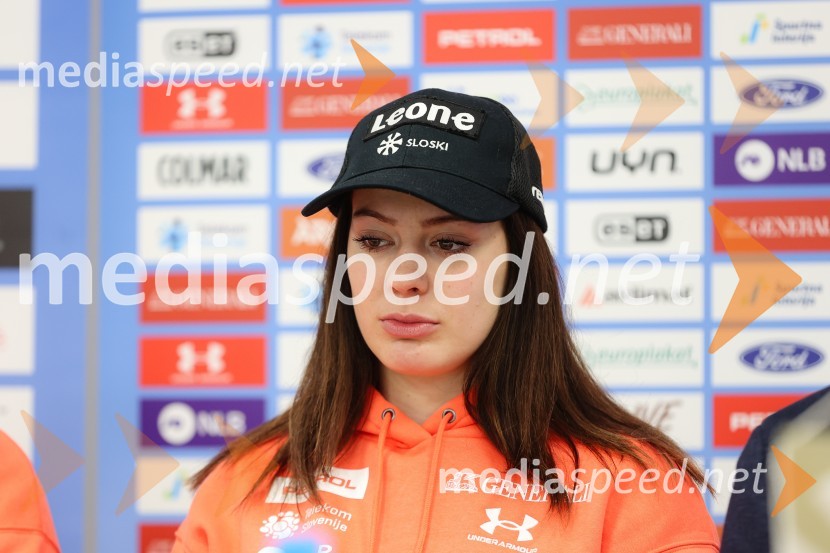  Andreja  Slokar, smučarkaNovinarska konferenca alpskih smučark in smučarjev, ki bodo nastopili na prvi tekmi FIS svetovnega pokala v Söldnu