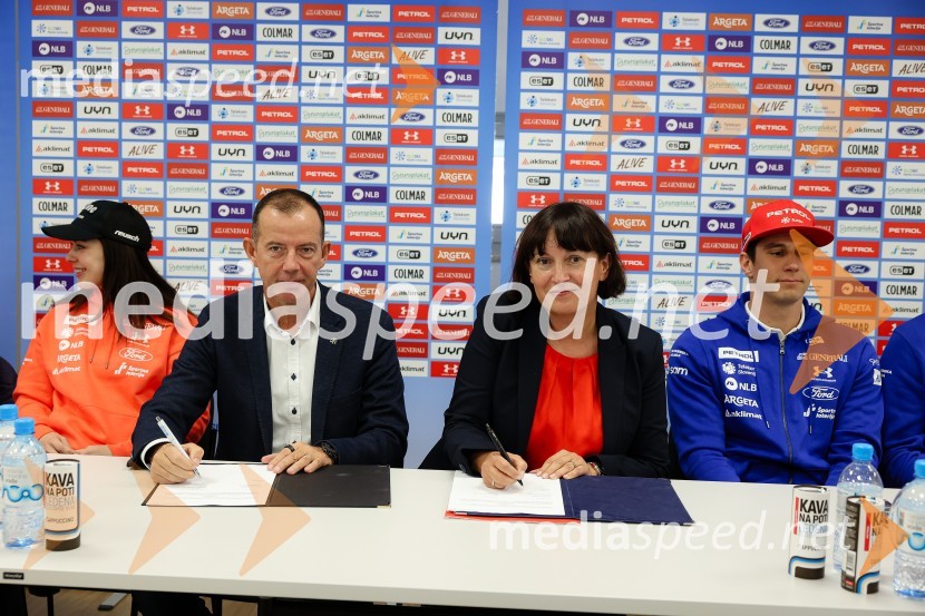  Enzo Smrekar, predsednik uprave Droge Kolinske in glavni direktor strateškega poslovnega področja v Atlantic Grupi, predsednik SZS, podpredsednik Olimpijskega komiteja Slovenije;  Nada Drobne Popović,  predsednica uprave, Petrol d.dNovinarska konferenca alpskih smučark in smučarjev, ki bodo nastopili na prvi tekmi FIS svetovnega pokala v Söldnu