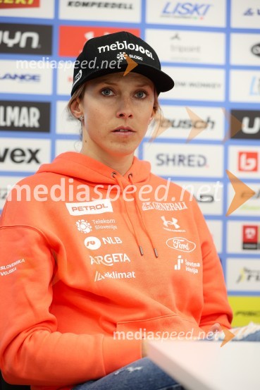  Ana Bucik Jogan, smučarkaNovinarska konferenca alpskih smučark in smučarjev, ki bodo nastopili na prvi tekmi FIS svetovnega pokala v Söldnu