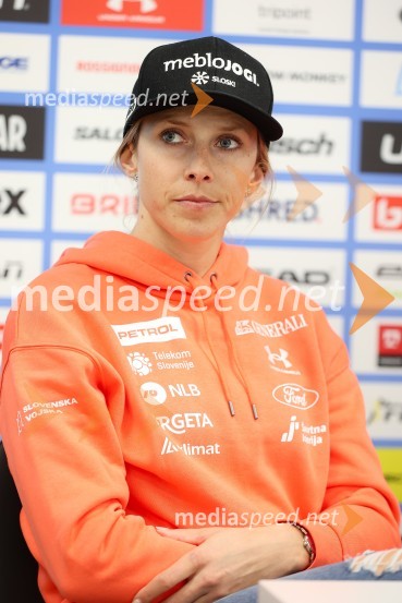  Ana Bucik Jogan, smučarkaNovinarska konferenca alpskih smučark in smučarjev, ki bodo nastopili na prvi tekmi FIS svetovnega pokala v Söldnu