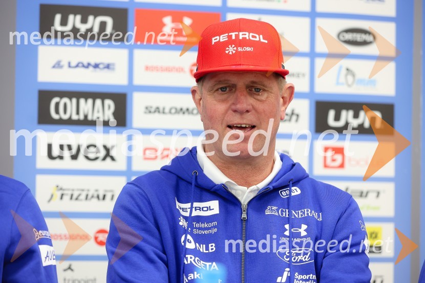  Klemen Bergant, odgvorni trener za tehnične discipline za svetovni pokalNovinarska konferenca alpskih smučark in smučarjev, ki bodo nastopili na prvi tekmi FIS svetovnega pokala v Söldnu