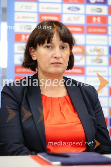  Nada Drobne Popović,  predsednica uprave, Petrol d.dNovinarska konferenca alpskih smučark in smučarjev, ki bodo nastopili na prvi tekmi FIS svetovnega pokala v Söldnu