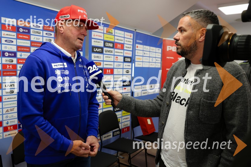  Klemen Bergant, odgvorni trener za tehnične discipline za svetovni pokalNovinarska konferenca alpskih smučark in smučarjev, ki bodo nastopili na prvi tekmi FIS svetovnega pokala v Söldnu