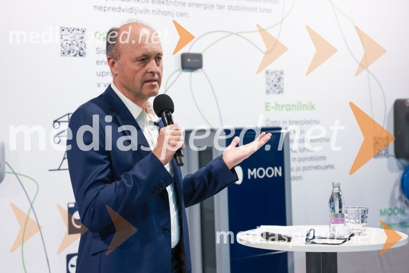 Novinarska konferenca, Porsche ID Hub