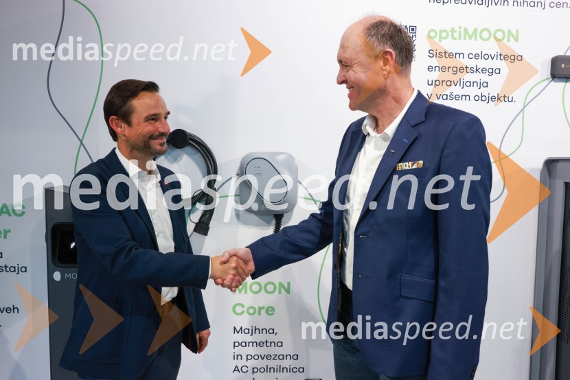 Novinarska konferenca, Porsche ID Hub