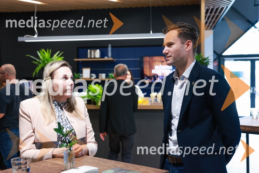 Novinarska konferenca, Porsche ID Hub