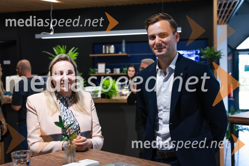 Novinarska konferenca, Porsche ID Hub