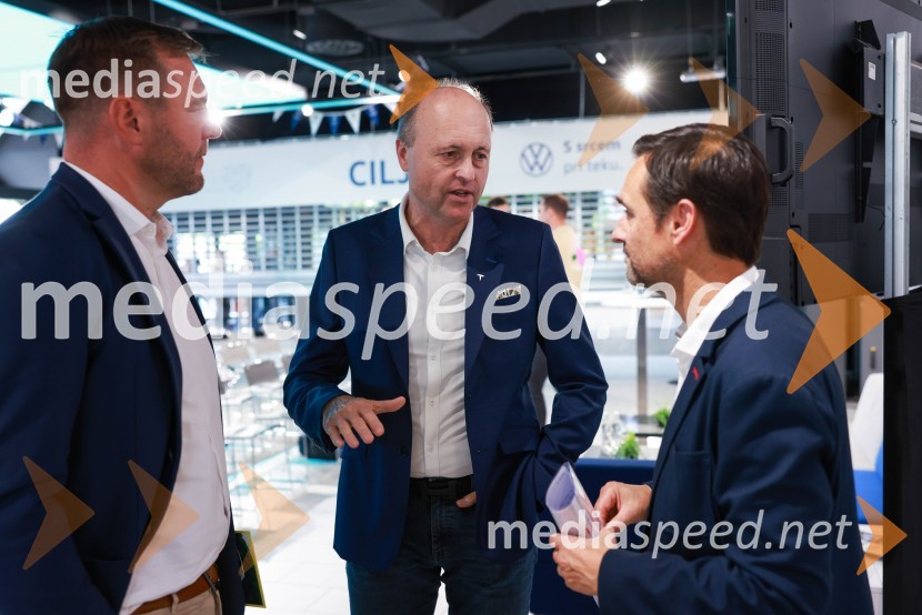 Novinarska konferenca, Porsche ID Hub