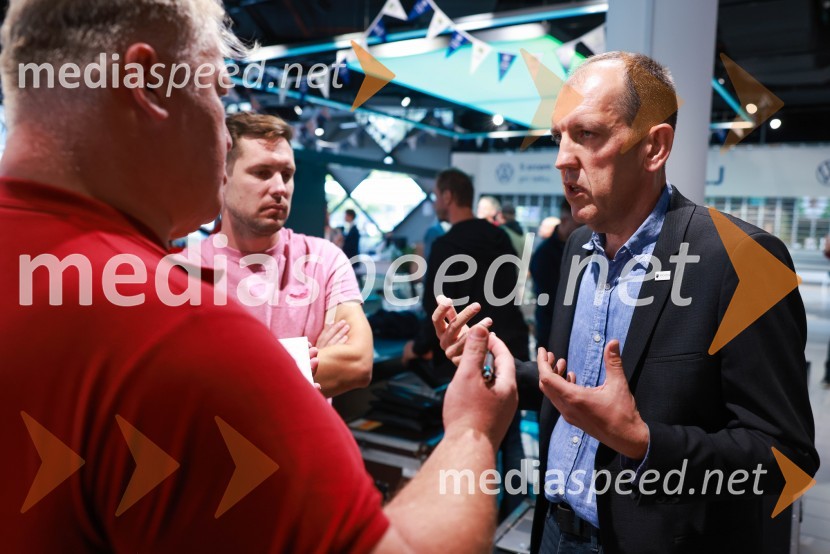 Novinarska konferenca, Porsche ID Hub