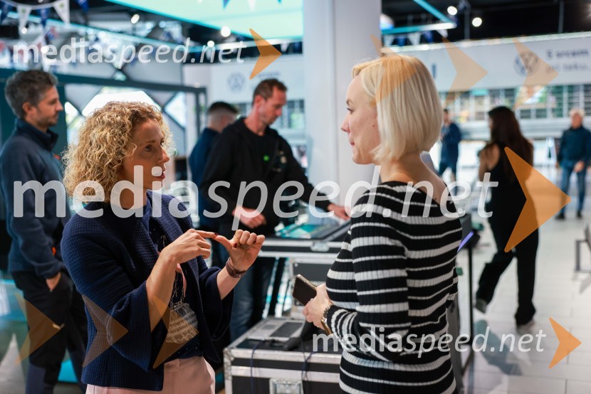 Novinarska konferenca, Porsche ID Hub