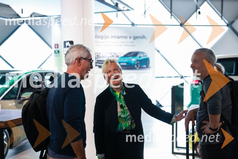 Novinarska konferenca, Porsche ID Hub