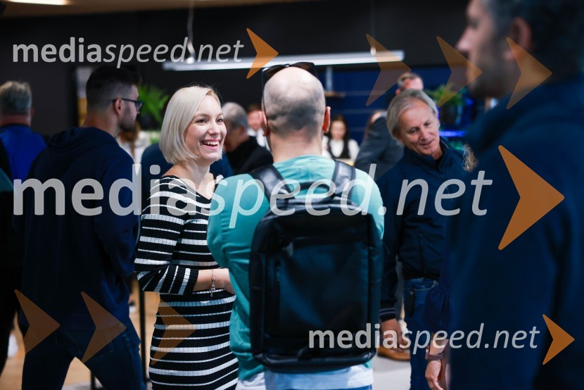 Novinarska konferenca, Porsche ID Hub