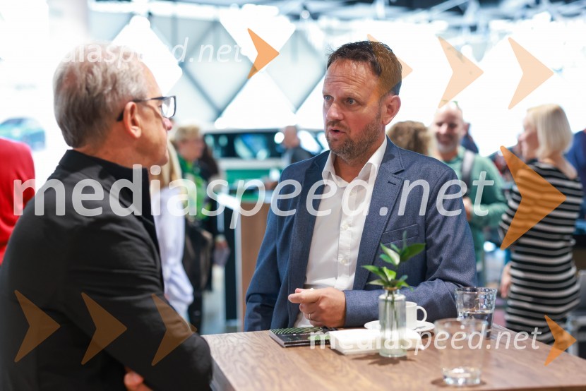 Novinarska konferenca, Porsche ID Hub