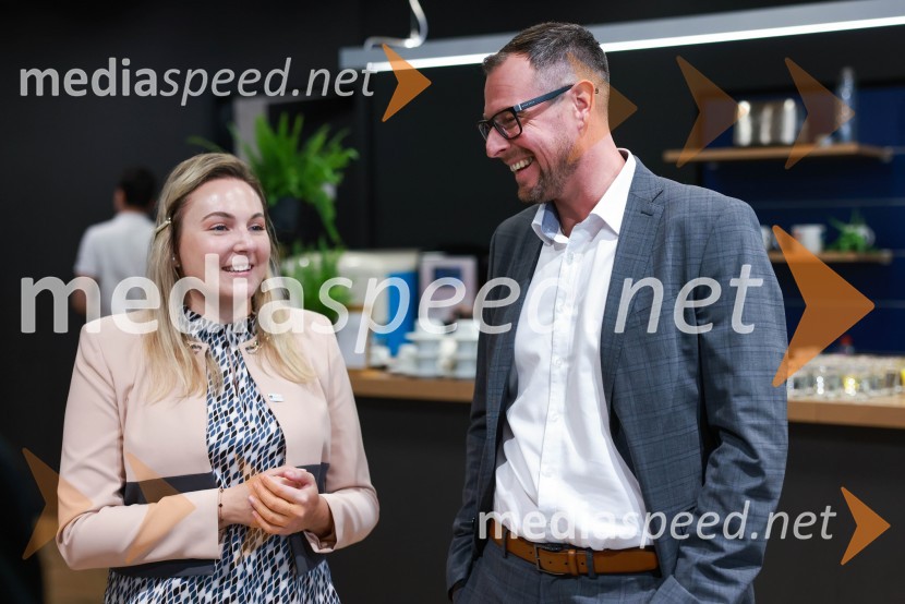 Novinarska konferenca, Porsche ID Hub