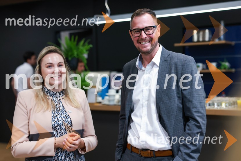 Novinarska konferenca, Porsche ID Hub