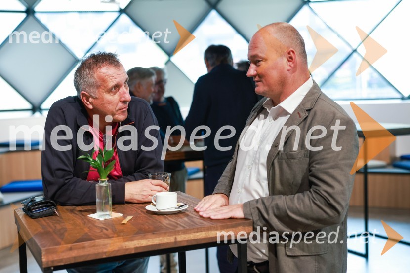 Novinarska konferenca, Porsche ID Hub