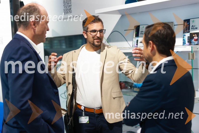 Novinarska konferenca, Porsche ID Hub