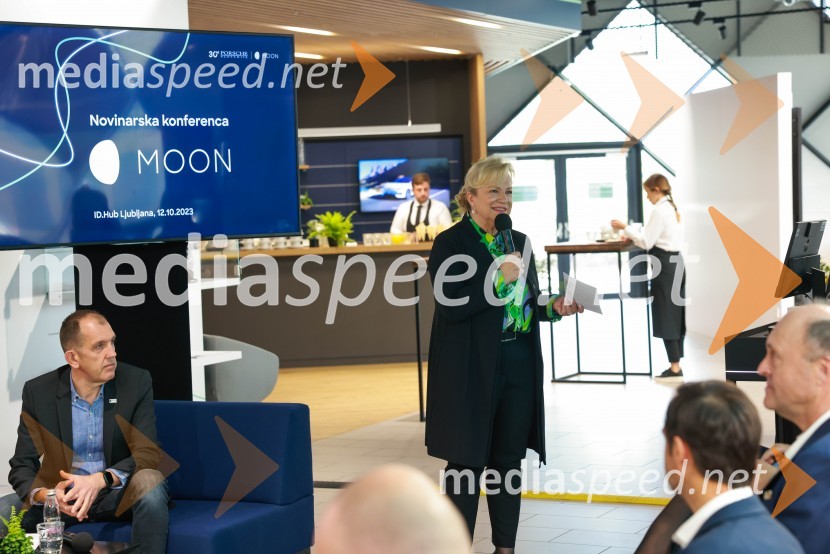 Novinarska konferenca, Porsche ID Hub