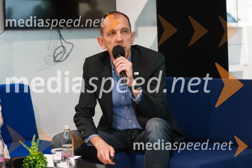 Novinarska konferenca, Porsche ID Hub