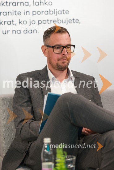 Novinarska konferenca, Porsche ID Hub