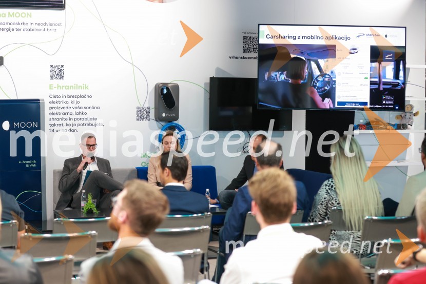 Novinarska konferenca, Porsche ID Hub