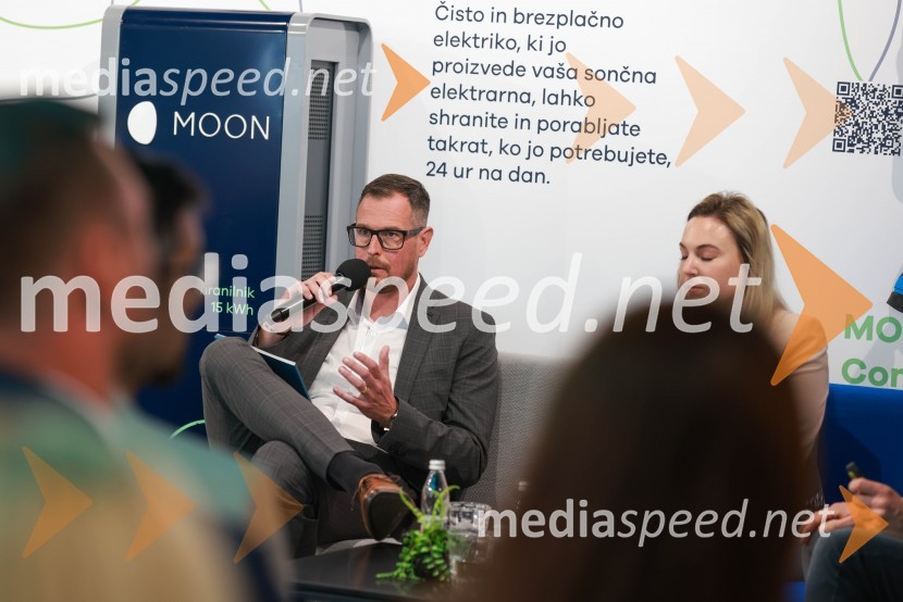 Novinarska konferenca, Porsche ID Hub