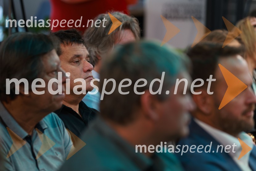 Novinarska konferenca, Porsche ID Hub