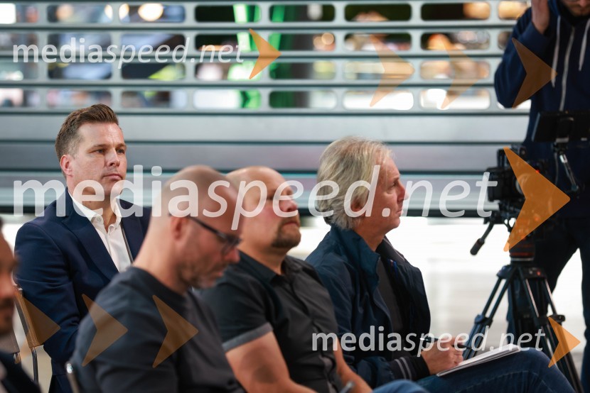 Novinarska konferenca, Porsche ID Hub