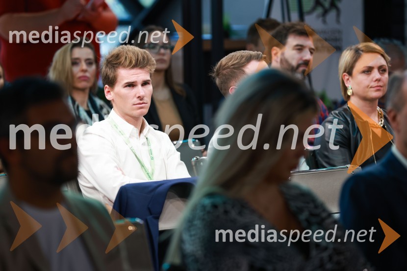 Novinarska konferenca, Porsche ID Hub