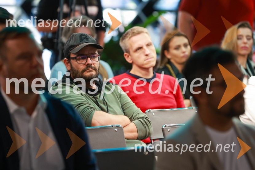 Novinarska konferenca, Porsche ID Hub