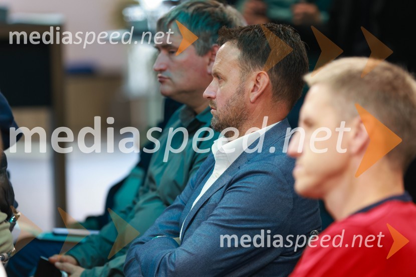 Novinarska konferenca, Porsche ID Hub