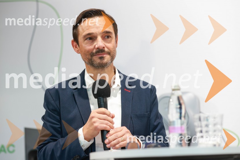 Novinarska konferenca, Porsche ID Hub