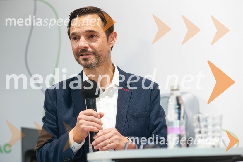 Novinarska konferenca, Porsche ID Hub