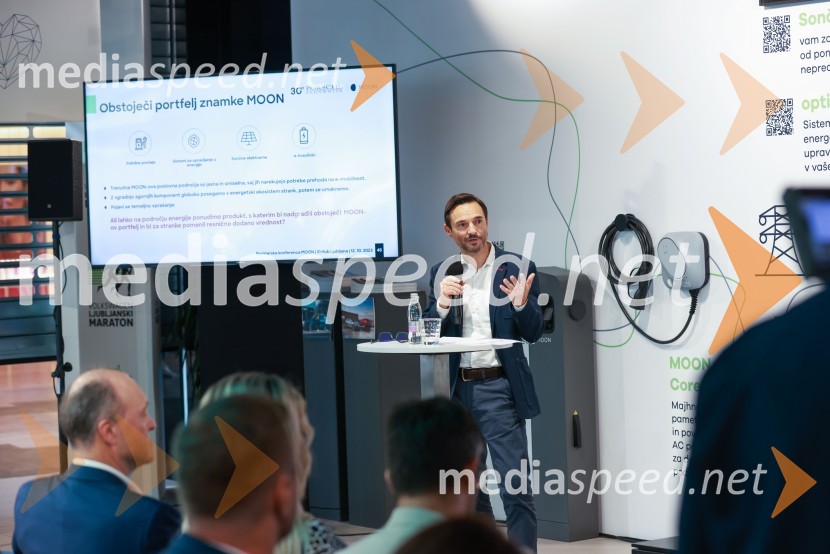 Novinarska konferenca, Porsche ID Hub