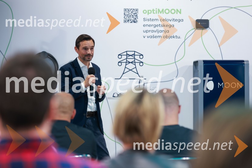 Novinarska konferenca, Porsche ID Hub