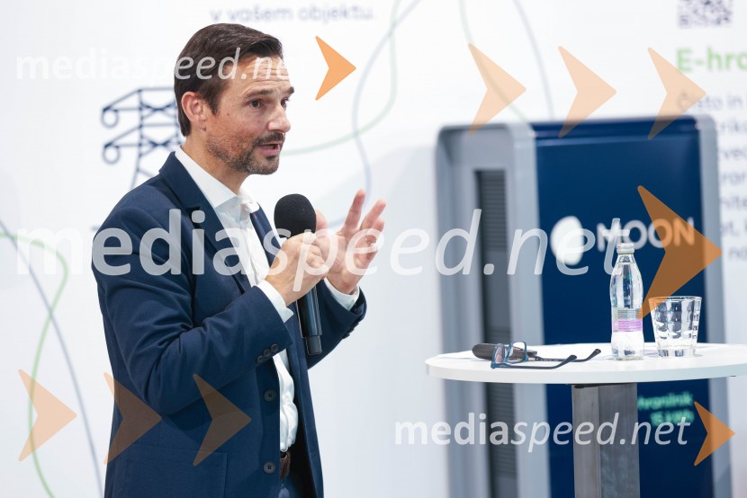 Novinarska konferenca, Porsche ID Hub