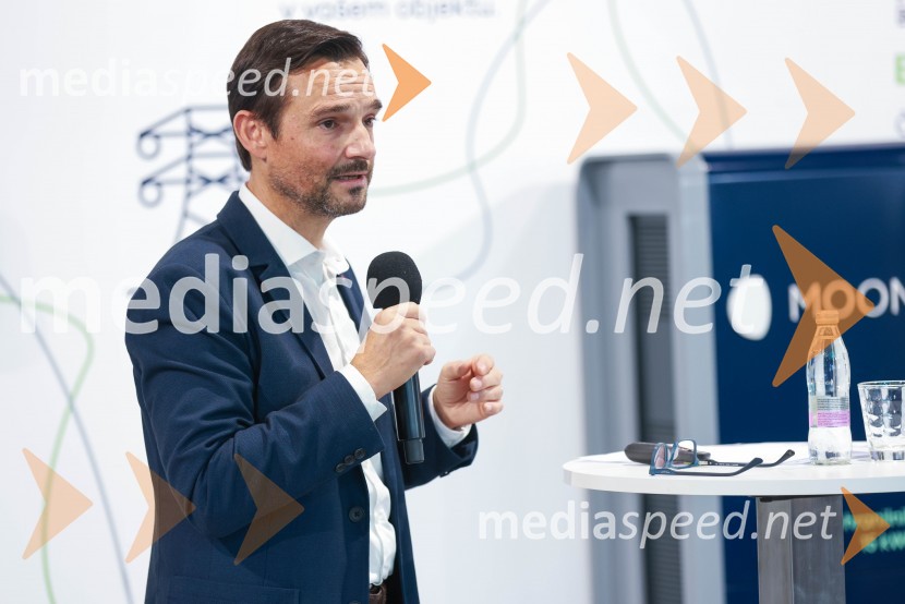 Novinarska konferenca, Porsche ID Hub