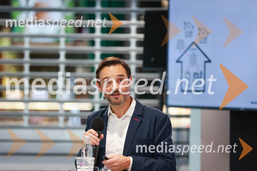 Novinarska konferenca, Porsche ID Hub