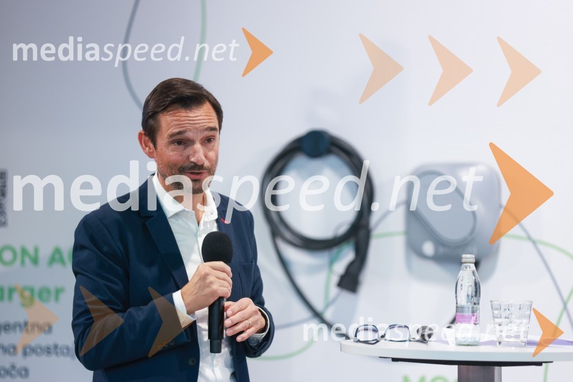 Novinarska konferenca, Porsche ID Hub