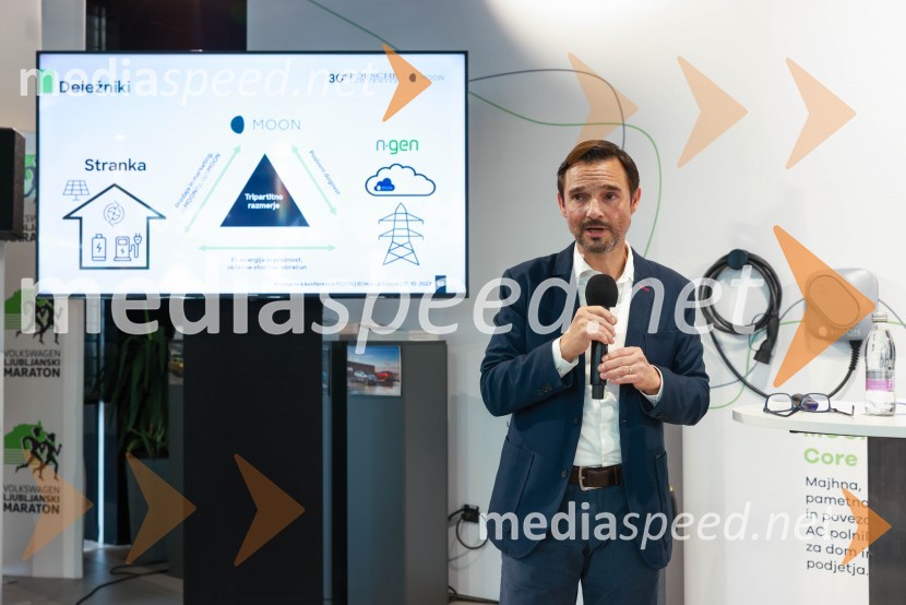 Novinarska konferenca, Porsche ID Hub