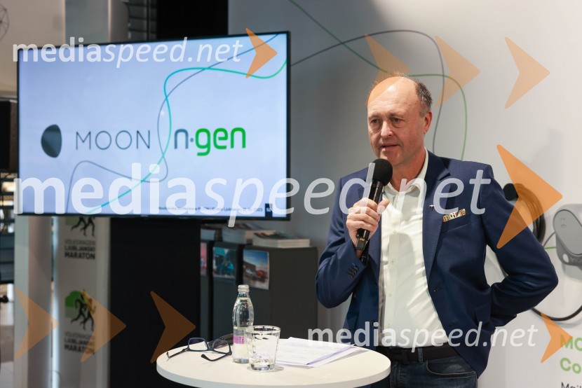 Novinarska konferenca, Porsche ID Hub