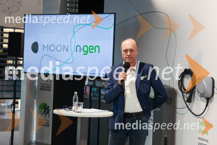 Novinarska konferenca, Porsche ID Hub