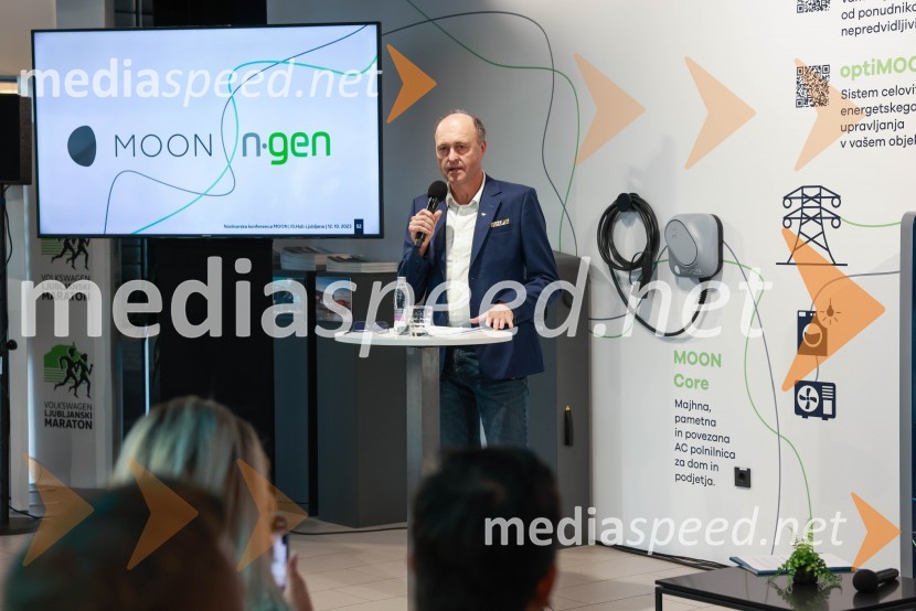 Novinarska konferenca, Porsche ID Hub