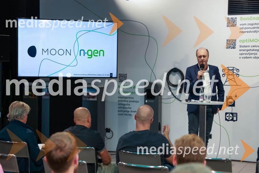 Novinarska konferenca, Porsche ID Hub