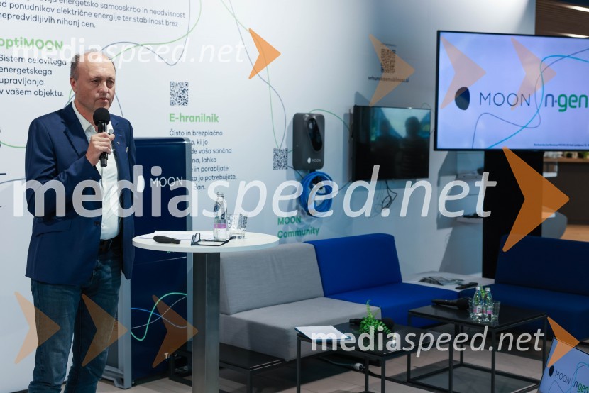 Novinarska konferenca, Porsche ID Hub