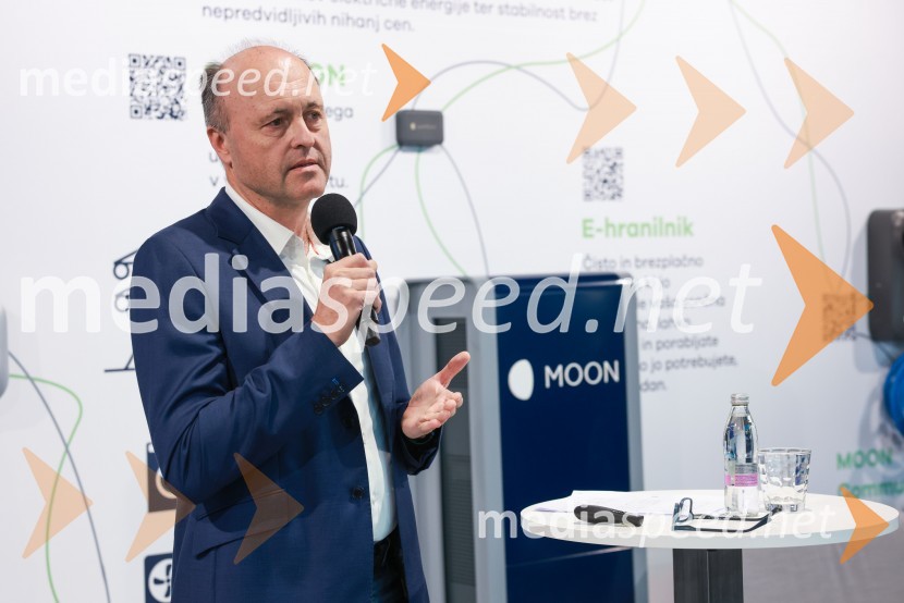 Novinarska konferenca, Porsche ID Hub