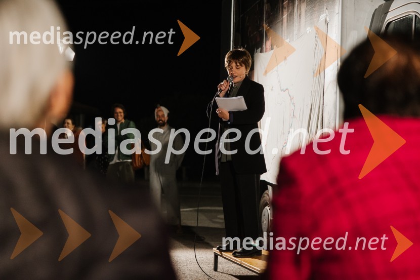  Mojca Madon, režiserkaUmirajoči bog Triglav, premiera, SNG Nova Gorica