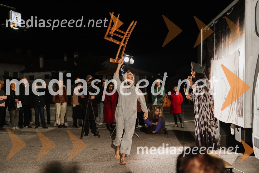  Blaž Šef, igralec;  Marjuta  Slamič, igralkaUmirajoči bog Triglav, premiera, SNG Nova Gorica