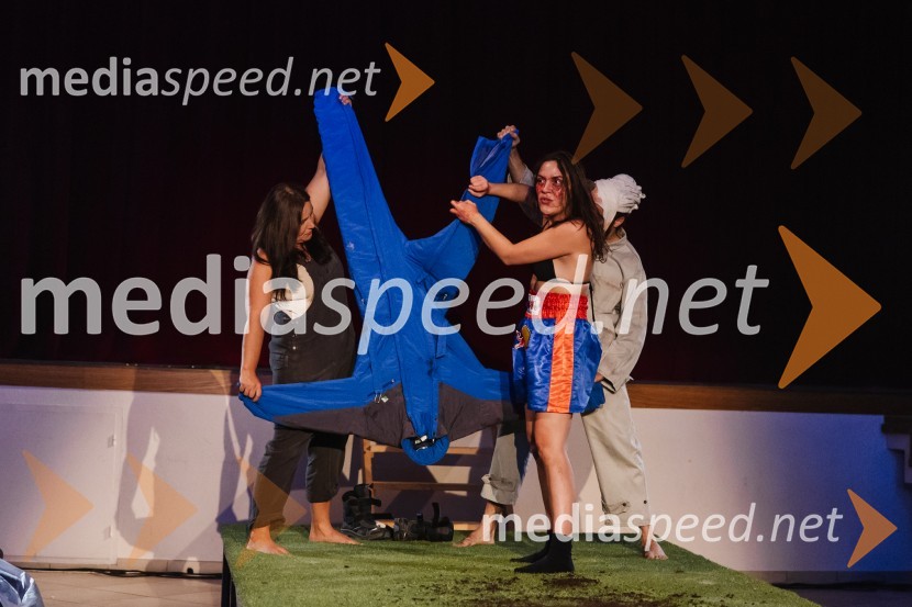  Tamara Avguštin, igralkaUmirajoči bog Triglav, premiera, SNG Nova Gorica