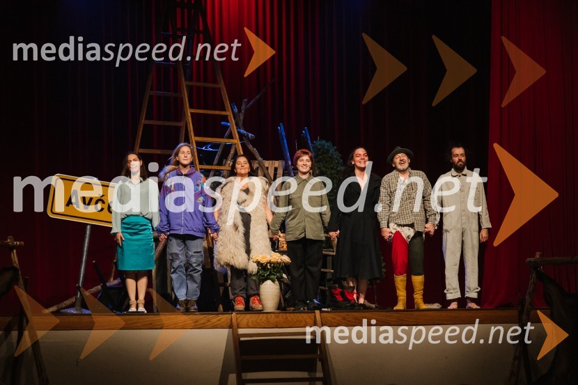  Maja Poljanec, igralka;  Ivana Percan Kodarin, igralka;  Marjuta  Slamič, igralka;  Mojca Madon, režiserka;  Tamara Avguštin, igralka;  Žiga Saksida, igralec;  Blaž Šef, igralecUmirajoči bog Triglav, premiera, SNG Nova Gorica